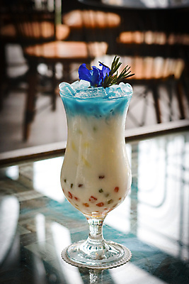 포토 JPG 해외이미지 음료 음식 백그라운드 유리 탁자 디저트 건강 사람없음 컵 얼음 주스 우유 추위 흰색 신선 달콤 시원함 상쾌 해외포토 자연요소 식기 감정 컬러 가구 재질 유제품 맛 파일형식 이미지허브