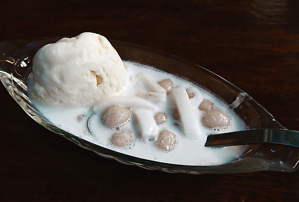 포토 JPG 해외이미지 전통 접시 음식 빵 백그라운드 재료 공 태국 탁자 밥 아이스크림 디저트 건강 요리 동양인 사람없음 식사 우유 흰색 신선 달콤 맛 아침식사 먹기 크림 질감 코코넛 점심식사 핸드메이드 해외포토 식기 아시아 컬러 가구 컨셉 과일 모션 유제품 인종 파일형식 이미지허브