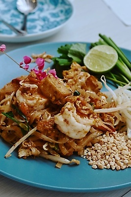 포토 JPG 해외이미지 전통 접시 아시아 음식 백그라운드 채소 태국 새우 건강 요리 동양인 사람없음 빨간색 초록색 식당 식사 저녁식사 튀김 흰색 신선 맛 먹기 레몬 국수 라임 점심식사 해외포토 식기 나라 컬러 컨셉 과일 모션 갑각류 인종 상점 면류 파일형식 이미지허브