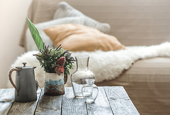 포토 JPG 해외이미지 주전자 유리병 실내 사람없음 아웃포커스 인테리어 꽃병 해외포토 디자인 꽃 주방용품 병_용기 촬영기법 내부 파일형식 이미지허브