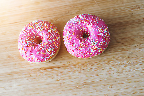 포토 JPG 해외이미지 음식 분홍색 컨셉 디저트 사탕 사람없음 쿠키 케이크 빵집 축하 도넛 달콤 맛 설탕 굽기 뿌리기 칼로리 중독 해로움 해외포토 컬러 모션 상점 구이 파일형식 이미지허브