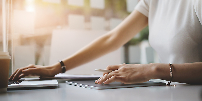 포토 JPG 해외이미지 직업 교육 인터넷 아이디어 직장 기술 실내 창조 사람 사람없음 그래픽 노트북 컬러풀 알약 펜 견본 스크린 모니터 공책 터치 키보드 작업 그리기 작업실 계획 건축가 디자이너 스케치 사이버 책상 패드 혁명 개발 방법 프로젝트 프리랜서 브레인스토밍 해외포토 컬러 가구 컨셉 회사 모션 문구용품 미술 내부 전자제품 컴퓨터 필기구 약 파일형식 이미지허브