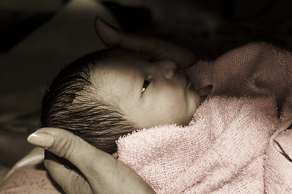 포토 JPG 해외이미지 라이프스타일 손 행복 아들 얼굴 어린이 백그라운드 엄마 휴식 함께함 표정 건강 한명 미소 안전 부모 자녀 신생아 잡기 결합 작음 겨울옷 보안 걸음마 돌봄 천진난만 여자한명만 해외포토 1 옷 감정 컨셉 겨울 가족 모션 사람 생활 신체부위 아기 크기 여자만 파일형식 이미지허브