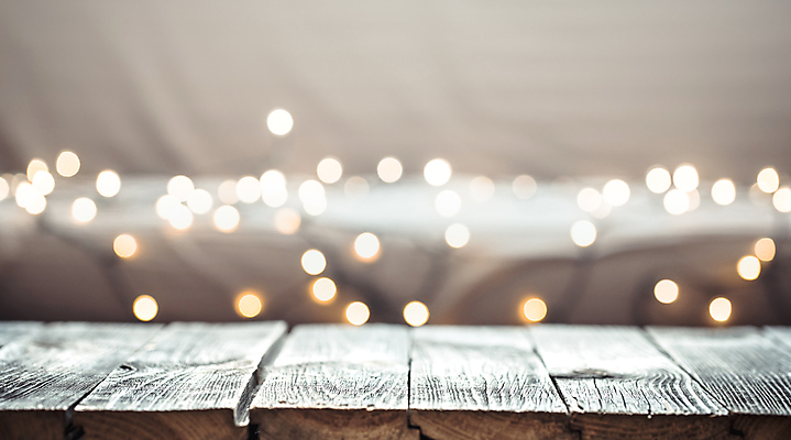 포토 JPG 해외이미지 겨울 실내 사람없음 아웃포커스 오브젝트 보케 감성 빛망울 나무탁자 해외포토 계절 컨셉 탁자 촬영기법 내부 빛 파일형식 이미지허브