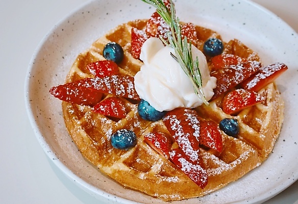 포토 JPG 해외이미지 전통 접시 열매 커피 음식 빵 조각 백그라운드 과일 딸기 아침 아이스크림 디저트 건강 요리 사람없음 식사 흰색 신선 달콤 맛 아침식사 정상 잼 설탕 먹기 속도 토스트 버터 와플 점심식사 페스츄리 핸드메이드 해외포토 주간 식물 식기 음료 컬러 컨셉 모션 소스_음식 파일형식 이미지허브