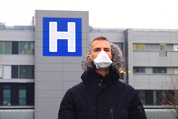 포토 JPG 해외이미지 얼굴 건강 병원 가면 마스크 한명 안전 사람 글로벌 환경 고통 열 환경오염 호흡기관 바이러스 보호 질병 위험 예방 감염 알레르기 고립 돌봄 전염병 증상 해외포토 1 감정 컨셉 의학 모션 신체부위 장기_의학 파일형식 이미지허브