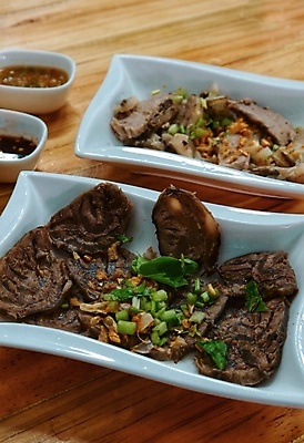 포토 JPG 해외이미지 전통 접시 아시아 음식 조각 백그라운드 채소 태국 밥 건강 육류 요리 동양인 사람없음 빨간색 초록색 식당 식사 저녁식사 소고기 흰색 신선 맛 그릴 먹기 매움 점심식사 해외포토 식기 나라 컬러 컨셉 식재료 모션 주방용품 인종 상점 파일형식 이미지허브