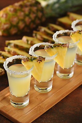 포토 JPG 해외이미지 잔 사람없음 칵테일 과실주 파인애플 테킬라 나무쟁반 브랜디 해외포토 식기 과일 주류 쟁반 목재 열대과일 파일형식 이미지허브