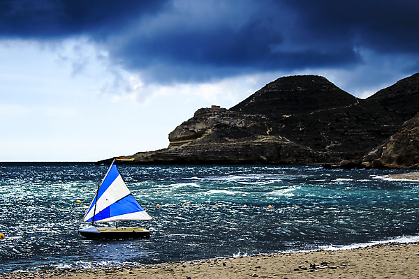 포토 JPG 해외이미지 모래 파도 바다 여행 자연 하늘 낚시 날씨 휴가 휴식 산 항해 파노라마 사람없음 물 파란색 햇빛 회색 만 보트 스페인 화산 폭풍 나쁜 파라다이스 폭풍우 해외포토 자연요소 유럽 컬러 컨셉 배_교통 레저 촬영기법 태양 비_날씨 자연재해 생태계 파일형식 이미지허브