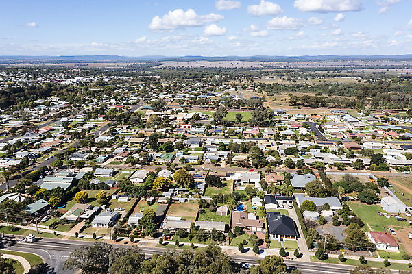 포토 JPG 해외이미지 나무 건축물 여행 자연 하늘 주택 안테나 사람없음 야외 건물 초록색 파란색 여행객 환경 흰색 도시 호주 땅 언덕 머리위 지역 타운 드론 내려보기 해외포토 식물 건축 컬러 통신 모션 사람 오세아니아 생태계 파일형식 이미지허브