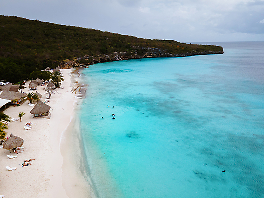 포토 JPG 해외이미지 나무 바다 섬 여행 자연 하늘 휴가 휴식 사람없음 야외 물 파란색 항구 숲 언덕 카리브해 드론 터키석 해외포토 자연요소 식물 컬러 컨셉 교통시설 보석 생태계 파일형식 이미지허브