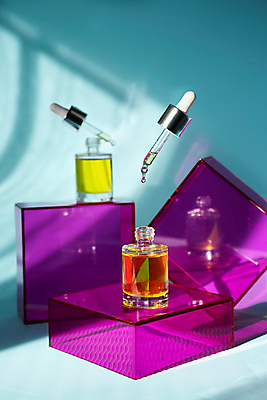 포토 JPG 해외이미지 얼굴 분홍색 백그라운드 컨셉 신체 자연 유리 그림자 서기 사람없음 치료 파란색 햇빛 뷰티 약 노란색 스파 화장품 흰색 투명 액체 고급 떨어짐 상품 피부 피부관리 유기농 향기 패키지 스킨케어 아로마테라피 내추럴 돌봄 바이오 에센스 지휘대 피펫 해외포토 웰빙 컬러 의학 모션 재질 실험기구 신체부위 태양 생태계 냄새 테라피 파일형식 이미지허브