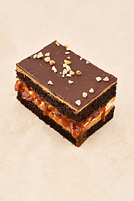 포토 JPG 해외이미지 음식 휴가 디저트 건강 요리 사람없음 장식 세로 세트 갈색 케이크 초콜릿 어둠 빵집 견과류 시골 달콤 맛 설탕 컵케이크 크림 오브젝트 머핀 칼로리 채식주의자 핸드메이드 해외포토 빵 컬러 컨셉 상점 채식 파일형식 이미지허브