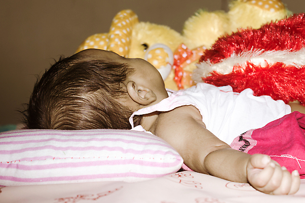 포토 JPG 해외이미지 한명 눕기 귀여움 눈감음 이불 침대 아기 신생아 낮잠 남자아기한명만 해외포토 1 가구 컨셉 침구 모션 사람 잠 남자한명만 남자아기만 파일형식 이미지허브