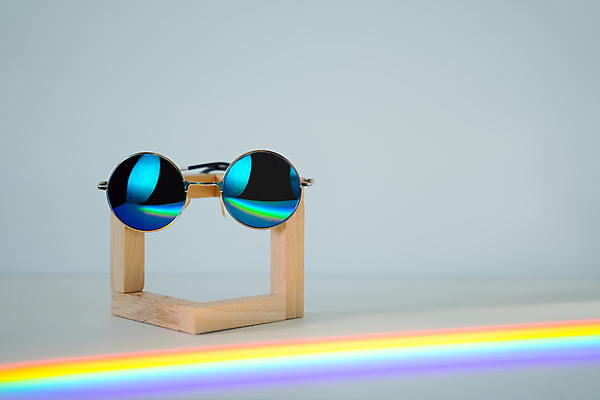 포토 JPG 해외이미지 디자인 안경 백그라운드 무지개 프레임 사람없음 파란색 컬러풀 선글라스 햇빛 태양 뷰티 반사 유행 우주 수확 흰색 화려 클래식 우아함 보호 플라스틱 오브젝트 시력 비전 프리즘 스타일 힙스터 카피스페이스 해외포토 자연요소 잡화 패션 컬러 컨셉 농업 재질 공백 광학기기 파일형식 이미지허브