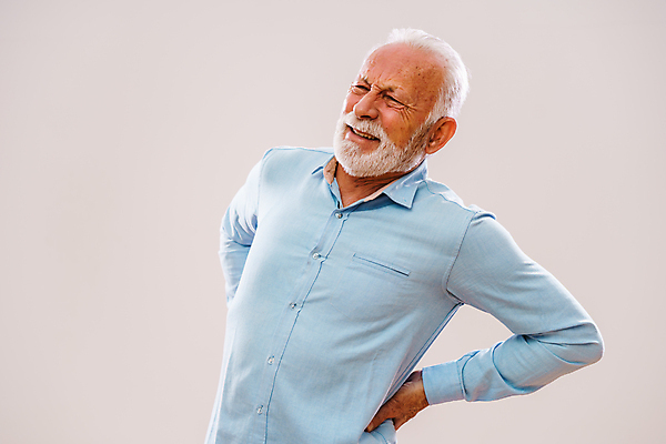 포토 JPG 해외이미지 스튜디오촬영 백인 할아버지 노년 남자 실내 한명 상반신 옆모습 고통 찡그림 허리통증 노인남자한명만 베이지색배경 해외포토 서양인 1 감정 뷰포인트 백그라운드 표정 사람 성인 내부 베이지색 남자한명만 노인남자만 파일형식 이미지허브