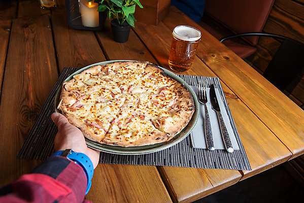 포토 JPG 해외이미지 전통 음식 조각 백그라운드 토마토 탁자 치즈 피자 패스트푸드 건강 육류 요리 사람없음 목재 빨간색 주방 식당 식사 저녁식사 버섯 이탈리아 껍질 신선 뜨거움 맛 폐기물 정상 굽기 지중해 속도 메뉴 올리브 햄 반죽 후추 점심식사 고립 모짜렐라치즈 페퍼로니 피자집 핸드메이드 해외포토 나무 열매 유럽 바다 컬러 가구 컨셉 채소 식재료 재료 유제품 서양음식 상점 소시지 인스턴트 쓰레기 구이 향신료 파일형식 이미지허브