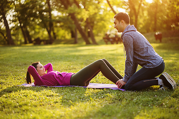 포토 JPG 해외이미지 주간 전신 커플 응시 공원 여자 남자 커플라이프 앉기 성인 야외 두명 옆모습 눕기 운동 건강관리 스트레칭 잡기 도움 윗몸일으키기 성인만 해외포토 자연요소 라이프스타일 시선 공공시설 뷰포인트 컨셉 관계 모션 건강 관리 사람 파일형식 이미지허브