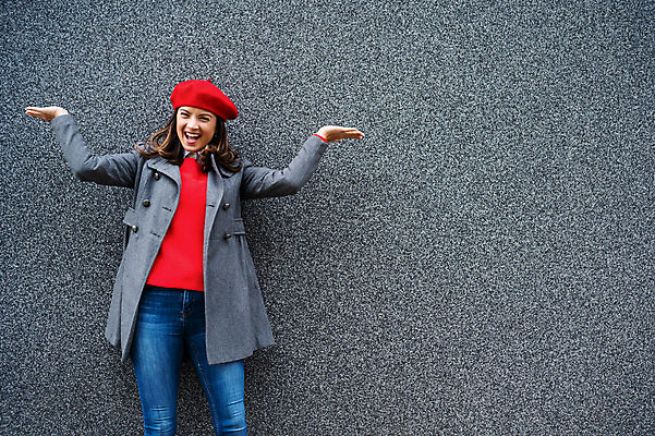 포토 JPG 해외이미지 백인 라이프스타일 손 응시 계절 여자 행복 백그라운드 겨울 갈색머리 한명 미소 사람 성인 야외 캐주얼 빨간색 30대 유행 세일 공백 회색 추위 코트 보여주기 마케팅 쇼퍼홀릭 스타일 카피스페이스 해외포토 서양인 1 헤어스타일 시선 옷 감정 컬러 모션 표정 생활 신체부위 장년 외투 파일형식 이미지허브