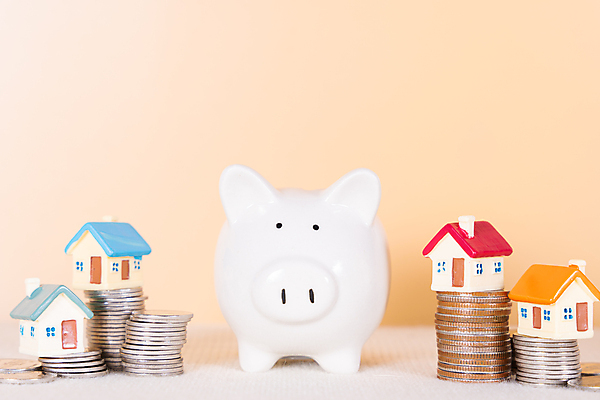 포토 JPG 해외이미지 컨셉 돈 일러스트 비즈니스 성공 미래 주택 안전 사람 사람없음 금융 경제 달러 동전 저축 돼지저금통 저금통 잡기 절약 재산 은퇴 수집 보안 투자 이익 대출 빚 고립 세금 수입 예산 해외포토 모션 건물 파일형식 이미지허브