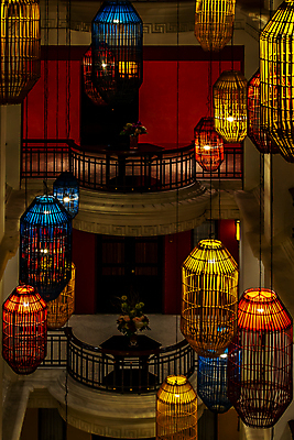 포토 JPG 해외이미지 모양 전통 디자인 아시아 문화 가구 백그라운드 패턴 오렌지 전구 건축양식 조명 매달리기 미술 사람없음 내부 목재 장식 빛 중국 어둠 방 수확 등불 램프 원형 클래식 그늘 대나무 오브젝트 천장 질감 복고 새장 옛날 차이나타운 핸드메이드 스타일 해외포토 도형 나무 건축 나라 생활용품 컨셉 무늬 농업 과일 재료 모션 문화예술 관광지 케이지 파일형식 이미지허브