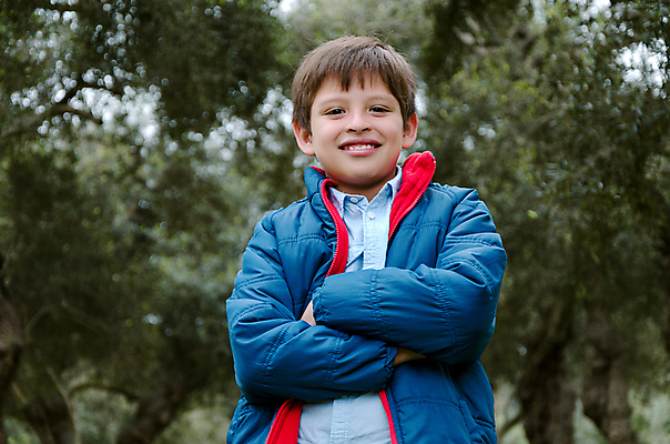 포토 JPG 해외이미지 백인 1 응시 옷 공원 남자 유럽 무기 얼굴 어린이 남학생 한명 서기 미소 사람 소년 야외 청춘 금발 갈색 카메라 10 자신감 자르기 만족 싱글 5 교차 페루 혼자 해외포토 서양인 학생 헤어스타일 시선 공공시설 감정 나라 컬러 컨셉 모션 표정 신체부위 전자제품 숫자 남아메리카 파일형식 이미지허브