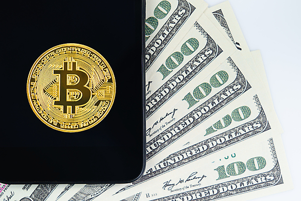 포토 JPG 해외이미지 컨셉 지폐 돈 비즈니스 사람없음 금융 경제 스마트폰 달러 디지털 동전 네트워크 시장 암호 구매 발굴 심볼 무역 투자 전자 가치 온라인 토막 수입 해외포토 산업 핸드폰 스마트기기 쇼핑 재산 파일형식 이미지허브