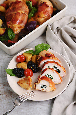 포토 JPG 해외이미지 그릇 접시 방울토마토 단면 감자 실내 사람없음 치킨 슬라이스 나무배경 해외포토 식기 백그라운드 토마토 채소 내부 닭고기요리 파일형식 이미지허브