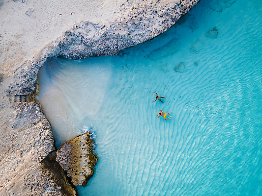 포토 JPG 해외이미지 나무 모래 파도 바다 섬 여행 자연 하늘 휴가 휴식 손바닥 사람없음 야외 물 파란색 맑음 만 고급 휴양지 자연백그라운드 이국적 터키석 파라다이스 해외포토 자연요소 식물 손 컬러 백그라운드 컨셉 날씨 장소 보석 생태계 파일형식 이미지허브