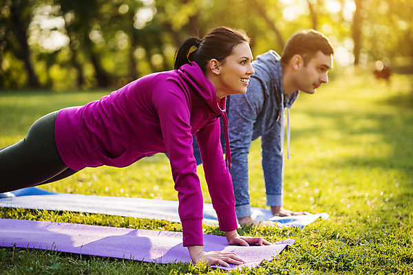 포토 JPG 해외이미지 주간 커플 공원 여자 남자 커플라이프 미소 상반신 성인 야외 두명 옆모습 운동 건강관리 스트레칭 성인만 플랭크 코어운동 해외포토 자연요소 라이프스타일 공공시설 뷰포인트 관계 표정 건강 관리 사람 파일형식 이미지허브