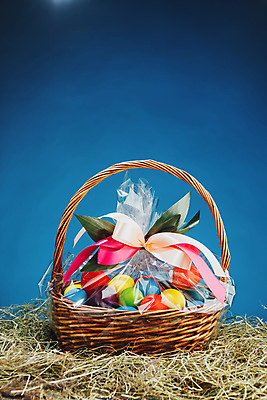 포토 JPG 해외이미지 리본 음식 백그라운드 가방 포장 휴가 부활절 선물 사람없음 목재 장식 빨간색 초록색 파란색 빛 반짝임 컬러풀 갈색 노란색 바구니 보라색 축제 치킨 봄 껍질 축하 인사 투명 볏짚 플라스틱 오브젝트 활 패키지 구성 등나무 많음 카피스페이스 해외포토 나무 잡화 계절 기념일 컬러 컨셉 재료 모션 재질 공백 예절 짚 닭고기요리 파일형식 이미지허브