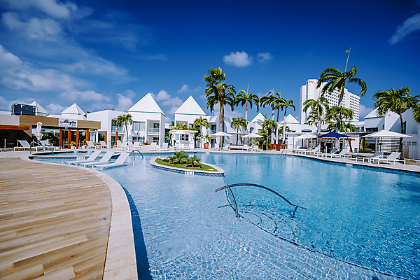 포토 JPG 해외이미지 주간 하늘 호텔 리조트 야외수영장 사람없음 야외 건물 바캉스 야자수 휴양지 선베드 호캉스 해외포토 자연요소 나무 건축물 의자 숙소 휴가 수영장 장소 파일형식 이미지허브