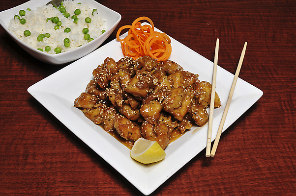 포토 JPG 해외이미지 접시 밥 실내 사람없음 중식 당근 레몬 완두콩 깨 나무젓가락 닭고기요리 나무배경 해외포토 식기 음식 백그라운드 과일 식재료 젓가락 콩 뿌리채소 내부 조미료 파일형식 이미지허브