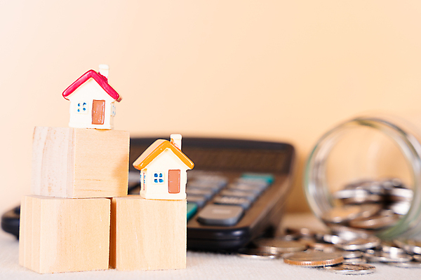 포토 JPG 해외이미지 컨셉 돈 일러스트 비즈니스 성공 미래 주택 안전 사람 사람없음 금융 경제 달러 동전 저축 돼지저금통 저금통 잡기 절약 재산 은퇴 수집 보안 투자 이익 대출 빚 고립 세금 수입 예산 해외포토 모션 건물 파일형식 이미지허브