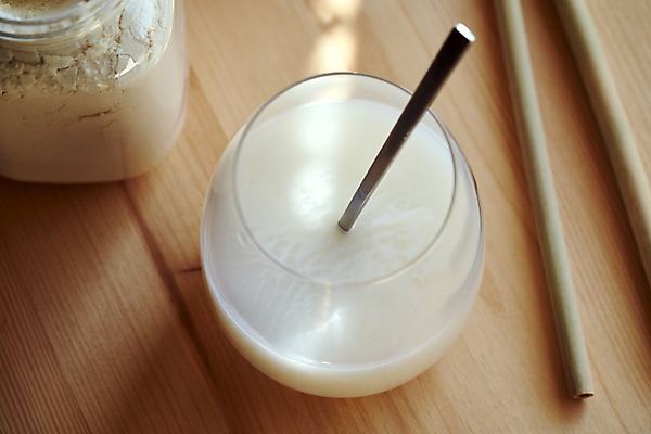 포토 JPG 해외이미지 유리병 잔 실내 사람없음 숟가락 가루 단백질 종이빨대 단백질쉐이크 나무배경 해외포토 식기 백그라운드 병_용기 수저 빨대 내부 쉐이크 영양소 파일형식 이미지허브