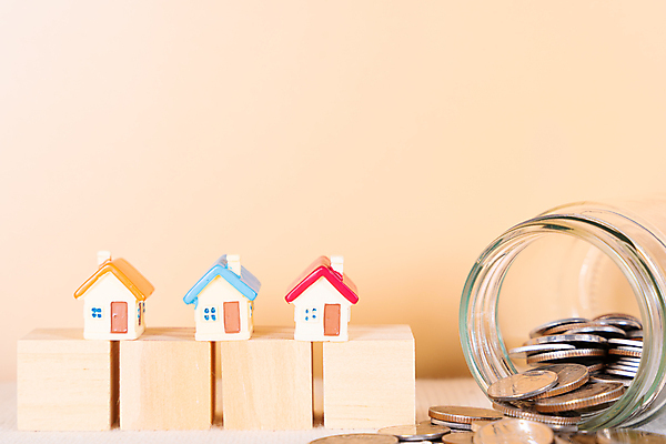 포토 JPG 해외이미지 컨셉 돈 일러스트 비즈니스 성공 미래 주택 안전 사람 사람없음 금융 경제 달러 동전 저축 돼지저금통 저금통 잡기 절약 재산 은퇴 수집 보안 투자 이익 대출 빚 고립 세금 수입 예산 해외포토 모션 건물 파일형식 이미지허브