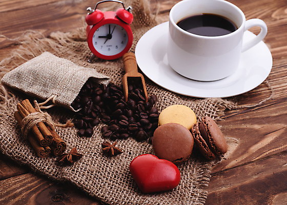 포토 JPG 해외이미지 커피 음료 음식 탁자 아침 콩 사람없음 목재 컵 갈색 케이크 초콜릿 카페 우유 머그컵 원두 흰색 하트 뜨거움 도넛 아침식사 컵받침 아로마 카푸치노 에스프레소 마카롱 카페인 해외포토 주간 모양 나무 식기 컬러 가구 재료 디저트 유제품 곡류 상점 식사 받침대 파일형식 이미지허브