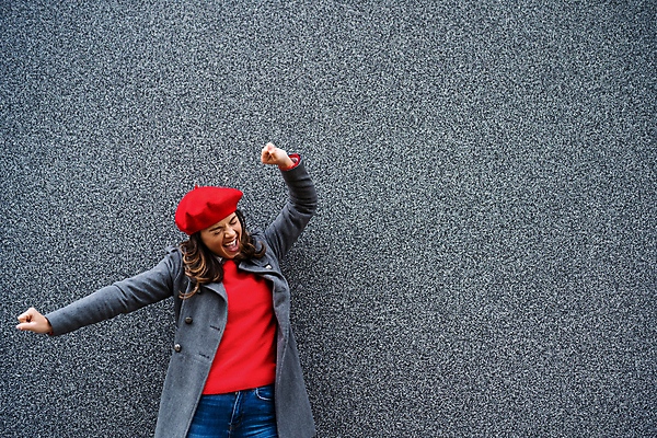 포토 JPG 해외이미지 백인 라이프스타일 손 계절 여자 행복 백그라운드 겨울 성공 갈색머리 한명 미소 사람 성인 야외 캐주얼 빨간색 30대 유행 세일 공백 회색 추위 코트 마케팅 쇼퍼홀릭 스타일 카피스페이스 해외포토 서양인 1 헤어스타일 옷 감정 컬러 컨셉 표정 생활 신체부위 장년 외투 파일형식 이미지허브