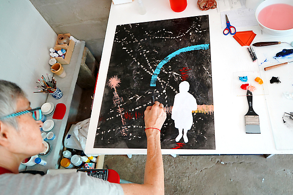 포토 JPG 해외이미지 손 디자인 교육 백그라운드 상상 실내 창조 미술 사람 취미 사람없음 컬러풀 페인트 공구 붓 업무 작업실 팔레트 공예 오브젝트 그림 예술가 페인트붓 화가 핸드메이드 아크릴 해외포토 직업 컬러 재질 문화예술 내부 신체부위 도구 작업 파일형식 이미지허브