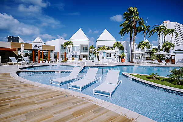 포토 JPG 해외이미지 주간 수영복 하늘 호텔 야외수영장 사람없음 야외 건물 바캉스 야자수 선베드 호캉스 해외포토 자연요소 나무 건축물 옷 의자 숙소 휴가 수영장 파일형식 이미지허브