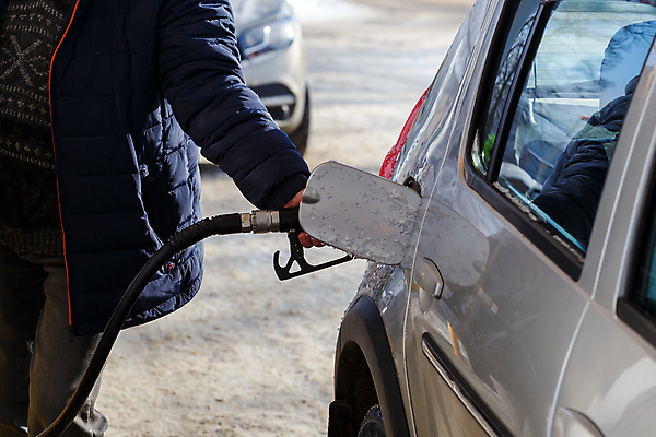 포토 JPG 해외이미지 백인 손 여행 백그라운드 겨울 교통시설 자동차 따뜻함 손잡이 사람없음 야외 경제 파란색 환경 힘 재킷 회색 에너지 잡기 시간 역 휘발유 석유 가격 보케 연료 가스 호스 노즐 블러 옛날 자동 비용 해외포토 서양인 계절 육상교통 컬러 교통 모션 신체부위 외투 시설 파일형식 이미지허브