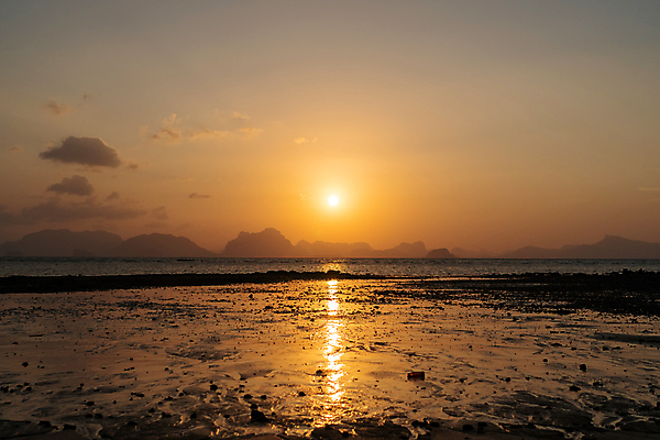 포토 JPG 해외이미지 계절 모래 파도 바다 섬 여행 백그라운드 컨셉 오렌지 자연 벽지 하늘 추상 휴가 풍경 사람없음 야외 물 여름 파란색 빛 컬러풀 햇빛 태양 우주 맑음 일몰 수확 소프트포커스 복고 보케 부드러움 내추럴 블러 파라다이스 스타일 수평선 효과 해외포토 자연요소 컬러 무늬 농업 과일 날씨 촬영기법 노을 감각 생태계 파일형식 이미지허브