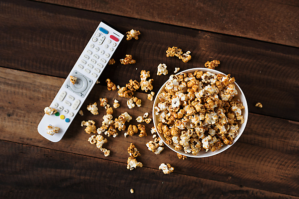 포토 JPG 해외이미지 어린이 음식 백그라운드 컨셉 탁자 디저트 옥수수 사람없음 목재 갈색 노란색 파티 쌓기 과자 튀김 흰색 대접 신선 사발 황금 달콤 맛 폐기물 설탕 영화관 극장 먹기 영화 알맹이 팝콘 버터 솜털 절임 짠맛 팝 해로움 핸드메이드 캐러멜 해외포토 나무 컬러 가구 재료 모션 문화예술 곡류 사람 이벤트 사기그릇 쓰레기 파일형식 이미지허브