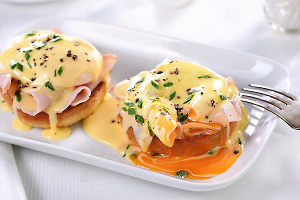 포토 JPG 해외이미지 접시 포크 실내 사람없음 흐름 아침식사 흰배경 미국음식 수란 에그베네딕트 해외포토 식기 백그라운드 컨셉 서양음식 샌드위치 내부 식사 흰색 파일형식 이미지허브