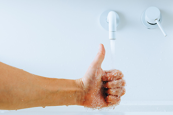 포토 JPG 해외이미지 라이프스타일 손 행복 컨셉 신체 추상 건강 병원 손바닥 사람 사람없음 물 빛 스파 기쁨 젖음 흐름 추위 욕실 흰색 신선 뜨거움 액체 개울 바이러스 떨어짐 보호 씻기 청소 믹서 순수 묘사 싱크대 만족 수도꼭지 박테리아 위생관리 해외포토 자연요소 감정 컬러 무늬 의학 관리 생활 신체부위 강 청결 개수대 파일형식 이미지허브