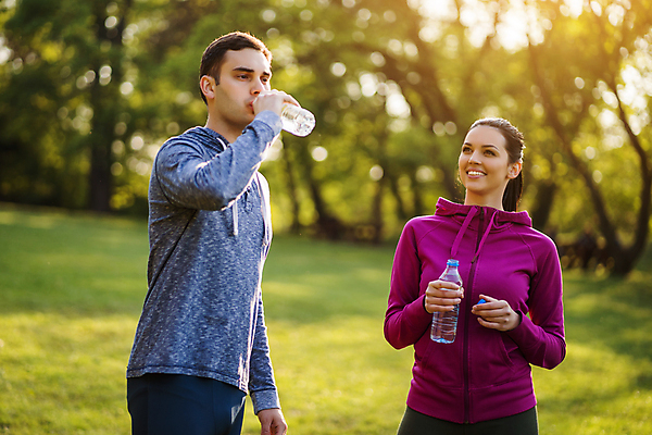 포토 JPG 해외이미지 주간 커플 응시 공원 여자 남자 커플라이프 함께함 들기 상반신 성인 야외 두명 앞모습 옆모습 운동 건강관리 마시기 숲 물마시기 성인만 해외포토 자연요소 라이프스타일 시선 공공시설 뷰포인트 컨셉 관계 모션 건강 관리 사람 파일형식 이미지허브