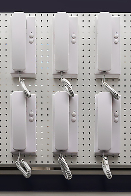 포토 JPG 해외이미지 디자인 응시 벽 백그라운드 통신 주택 안전 사람없음 건물 스마트폰 사무실 문 카메라 금속 장비 종 흰색 판넬 암호 보호 입장 전화기 오브젝트 사인 시작 잠금 보안 대문 전자 공포 시스템 부름 동영상 통과 목소리 제어 키패드 해외포토 건축물 시선 컬러 컨셉 비즈니스 모션 재질 전자제품 핸드폰 스마트기기 파일형식 이미지허브