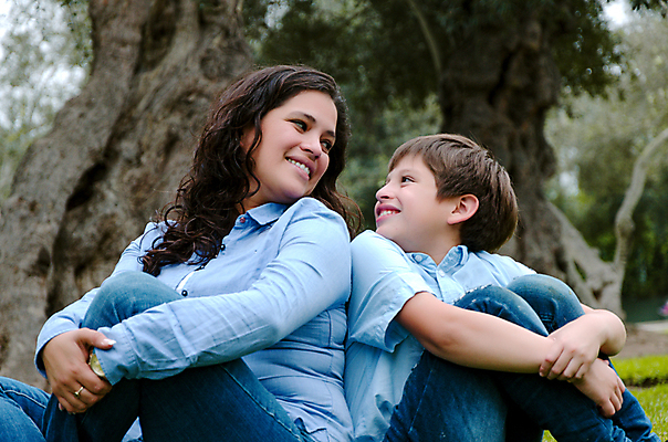 포토 JPG 해외이미지 백인 라이프스타일 공원 여자 남자 행복 아들 어린이 2 밭 가족 관계 자연 놀이 엄마 휴식 갈색머리 함께함 사랑 사람 앉기 소년 성인 야외 두명 초록색 기쁨 아기 돌봄 해외포토 서양인 헤어스타일 공공시설 감정 컬러 컨셉 농업 모션 생활 생태계 파일형식 이미지허브