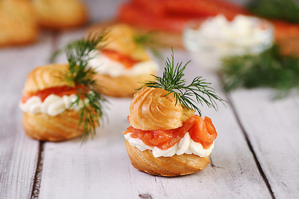 포토 JPG 해외이미지 그릇 음식 부분 휴가 치즈 어류 요리 사람없음 옆모습 파티 축제 식사 저녁식사 축하 아침식사 굽기 해산물 크림 잔치 피클 슬라이스 브런치 연어 훈제 점심식사 폭식 뷔페 영양분 절임 핸드메이드 해외포토 식기 뷰포인트 컨셉 유제품 이벤트 수중동물 구이 파일형식 이미지허브