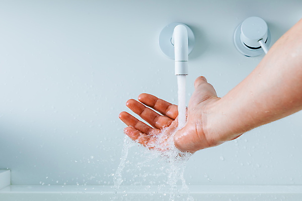 포토 JPG 해외이미지 라이프스타일 손 백그라운드 컨셉 신체 부분 추상 건강 병원 손바닥 사람 사람없음 물 경제 빛 스파 기쁨 젖음 흐름 추위 욕실 흰색 물방울 신선 작업 뜨거움 액체 개울 바이러스 떨어짐 보호 씻기 청소 묘사 오브젝트 싱크대 수도꼭지 박테리아 위생관리 비용 해외포토 자연요소 감정 컬러 무늬 의학 관리 생활 신체부위 강 청결 개수대 파일형식 이미지허브